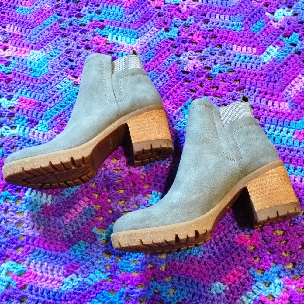 KORKS Women's Grey Ankle Boots NWOTs